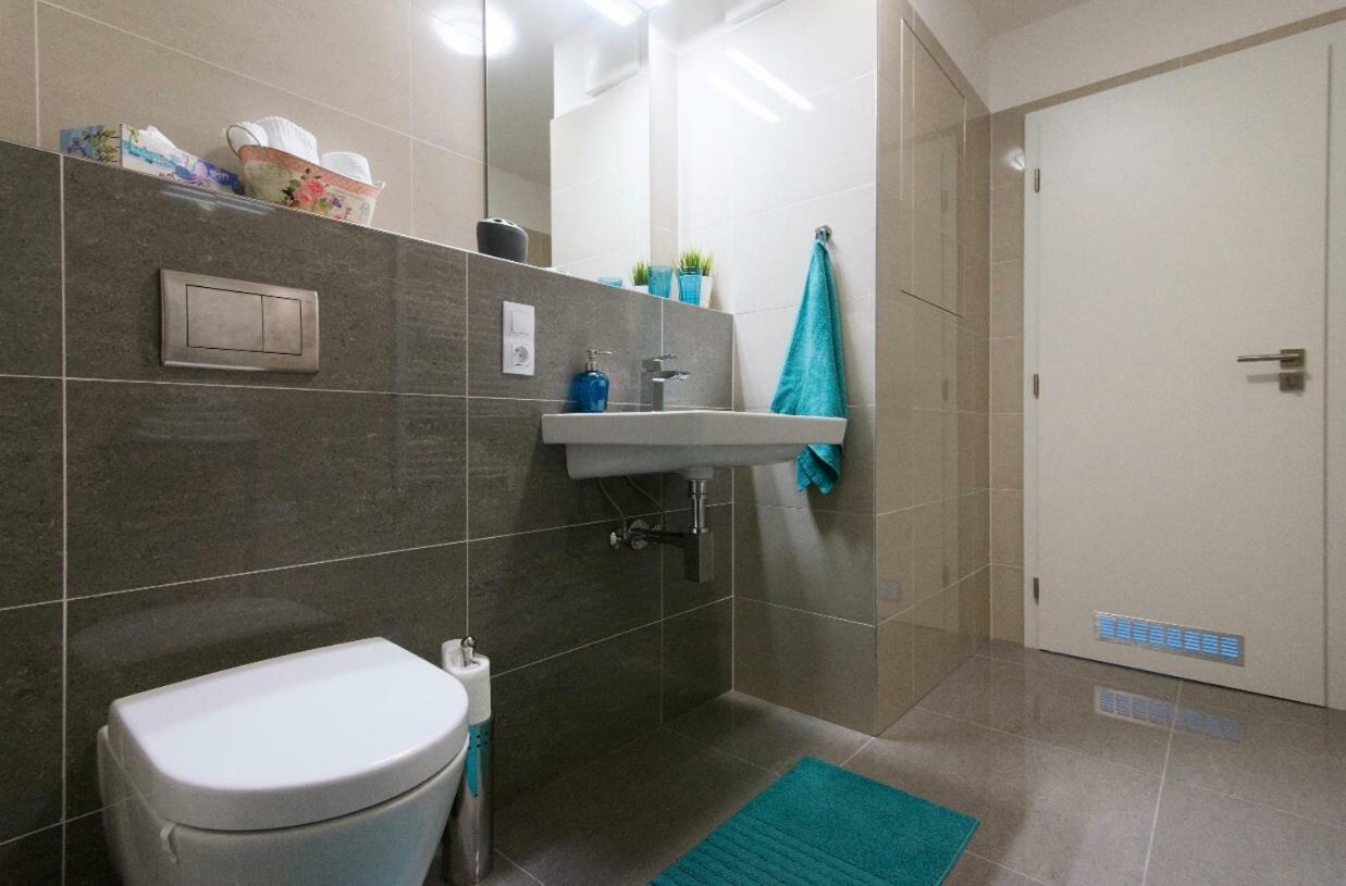 Free Parking In Garage Karolina Plazza, New Cosy Studio With All You Need Prague Exterior photo